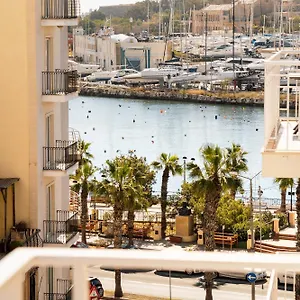 https://stuart-rooms-by-zzzing.hotelssaintjulians.com